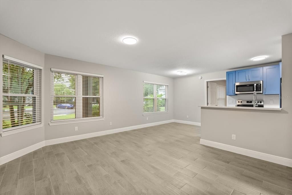 For Sale: $216,900 (2 beds, 2 baths, 912 Square Feet)