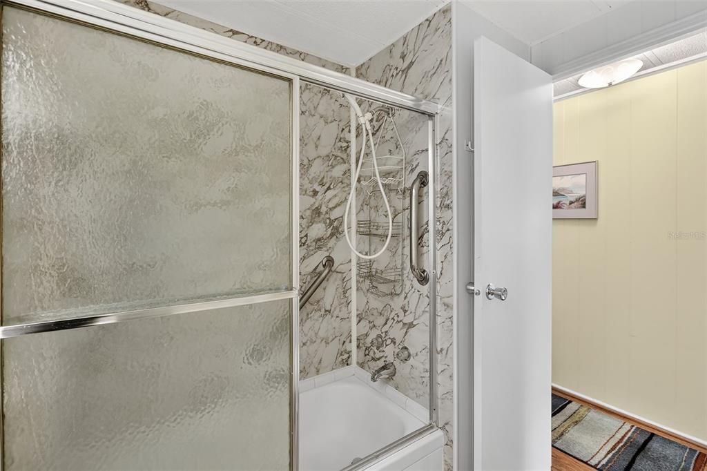 Activo con contrato: $130,000 (2 camas, 2 baños, 1324 Pies cuadrados)