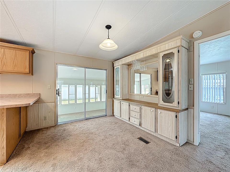 For Sale: $240,000 (2 beds, 2 baths, 1164 Square Feet)