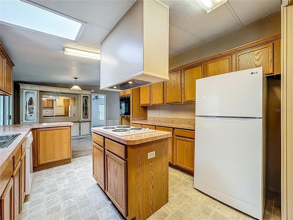 For Sale: $240,000 (2 beds, 2 baths, 1164 Square Feet)