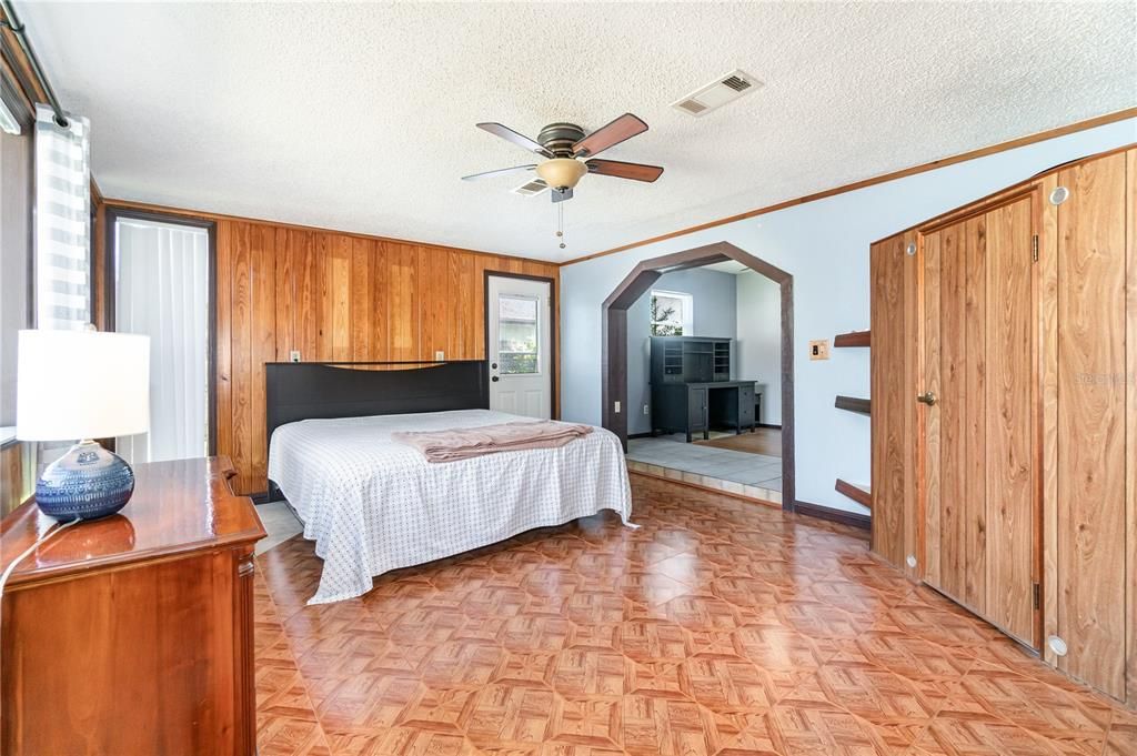 Active With Contract: $284,000 (2 beds, 1 baths, 1507 Square Feet)