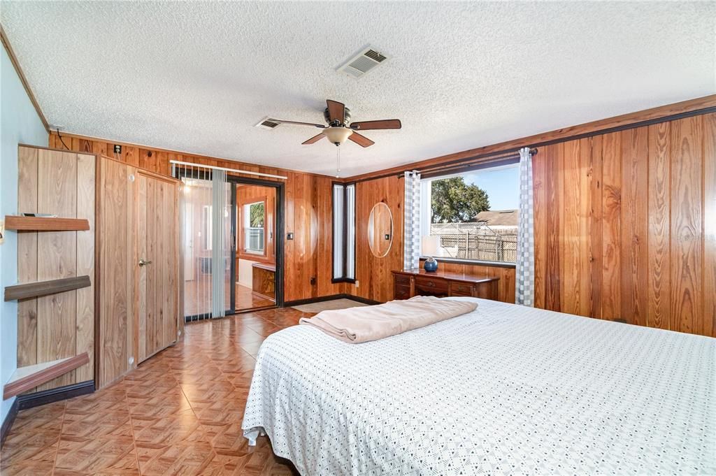 Active With Contract: $284,000 (2 beds, 1 baths, 1507 Square Feet)