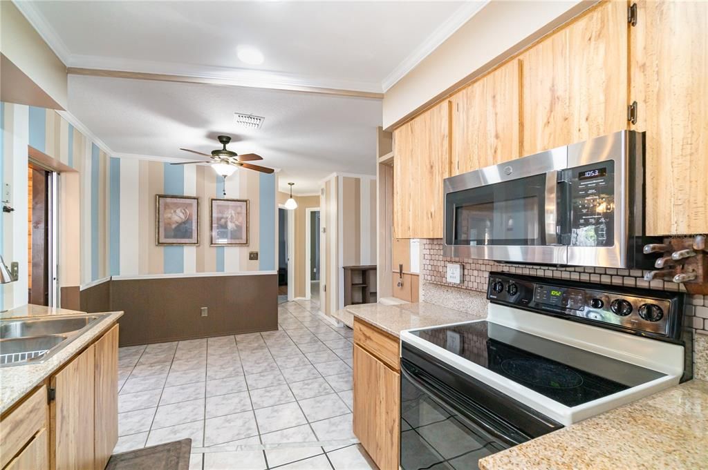 Active With Contract: $284,000 (2 beds, 1 baths, 1507 Square Feet)