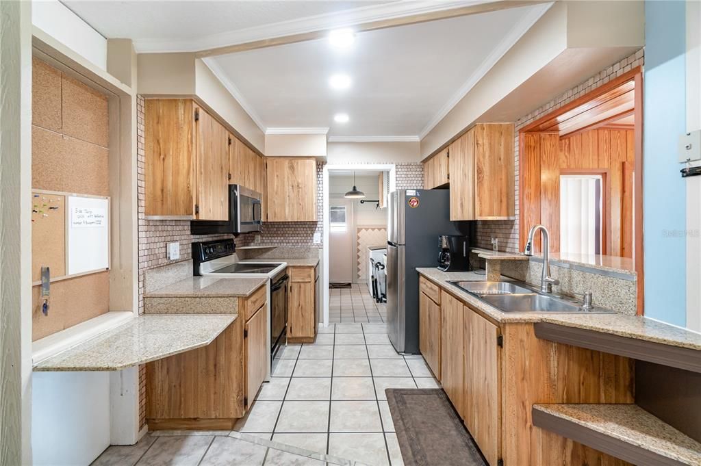 Active With Contract: $284,000 (2 beds, 1 baths, 1507 Square Feet)