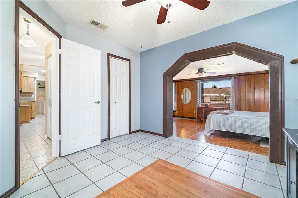 Active With Contract: $284,000 (2 beds, 1 baths, 1507 Square Feet)