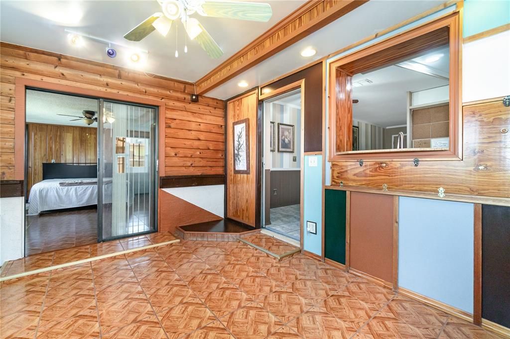 Active With Contract: $284,000 (2 beds, 1 baths, 1507 Square Feet)