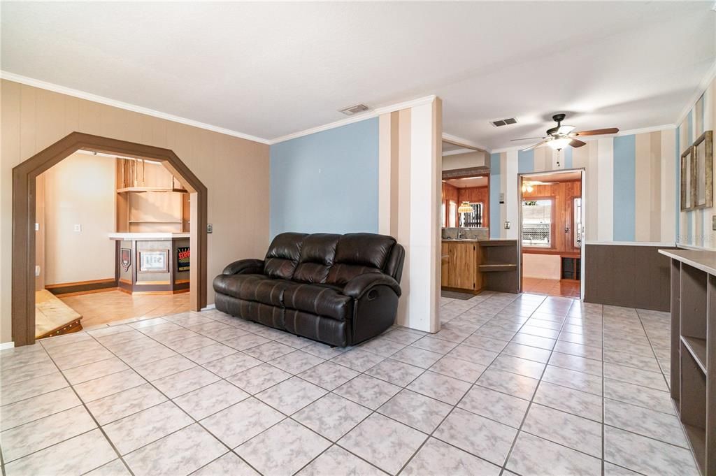 Active With Contract: $284,000 (2 beds, 1 baths, 1507 Square Feet)