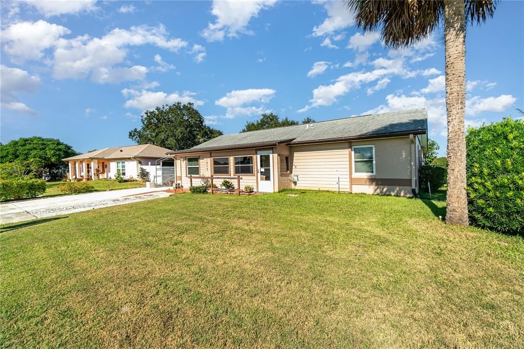 Active With Contract: $284,000 (2 beds, 1 baths, 1507 Square Feet)