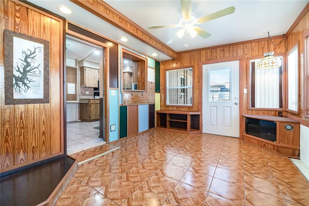 Active With Contract: $284,000 (2 beds, 1 baths, 1507 Square Feet)