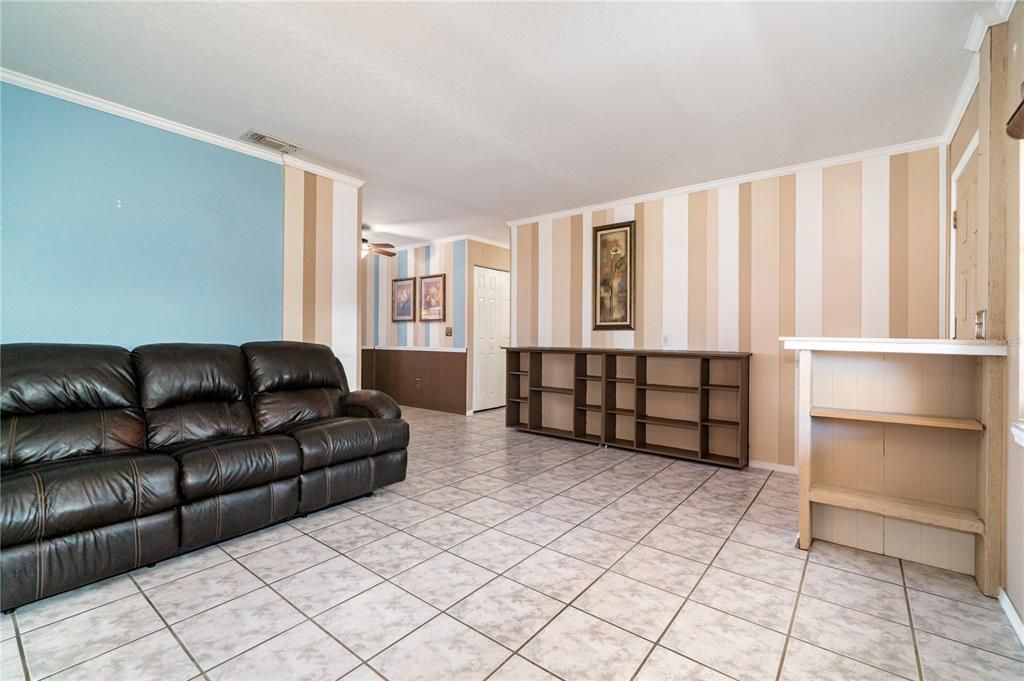 Active With Contract: $284,000 (2 beds, 1 baths, 1507 Square Feet)