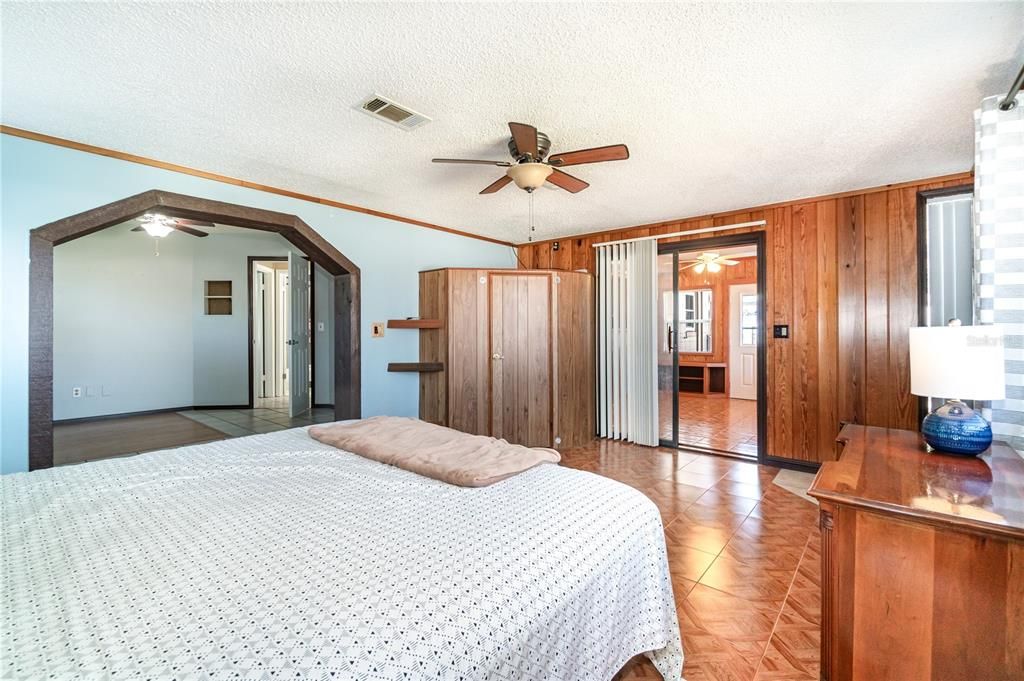 Active With Contract: $284,000 (2 beds, 1 baths, 1507 Square Feet)