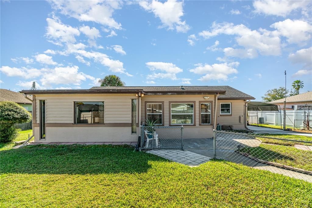 Active With Contract: $284,000 (2 beds, 1 baths, 1507 Square Feet)