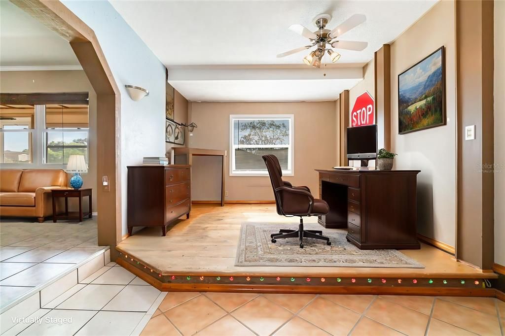 Active With Contract: $284,000 (2 beds, 1 baths, 1507 Square Feet)