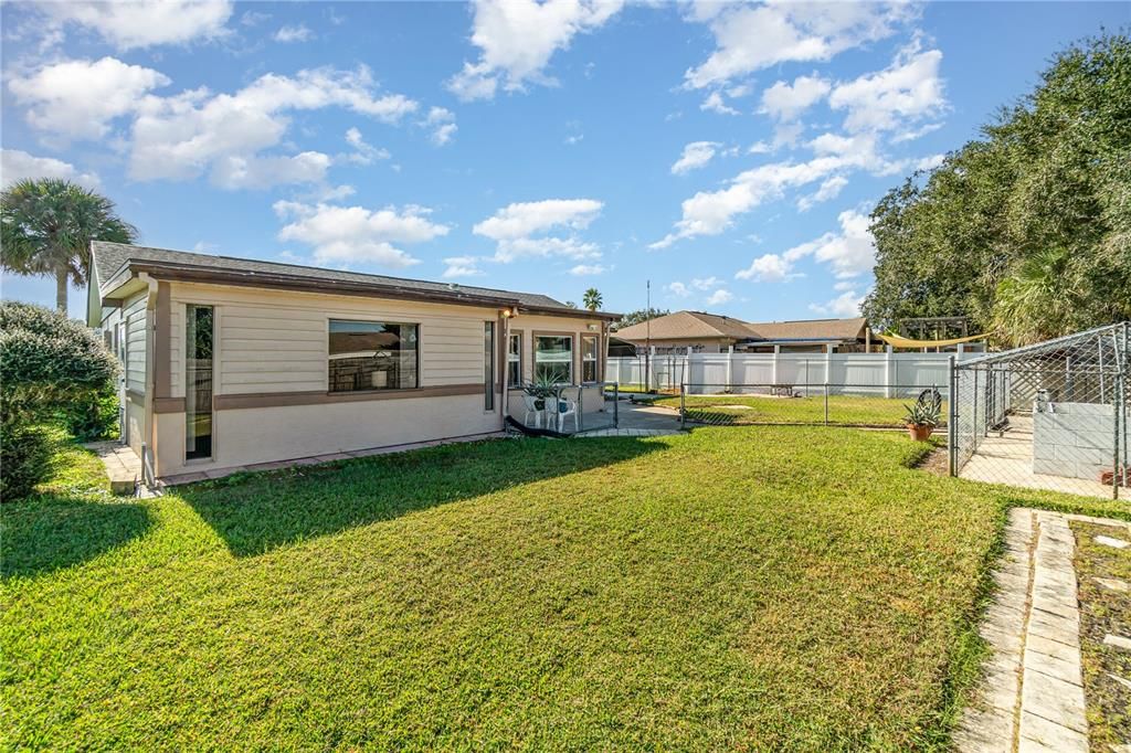 Active With Contract: $284,000 (2 beds, 1 baths, 1507 Square Feet)