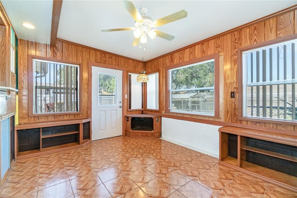 Active With Contract: $284,000 (2 beds, 1 baths, 1507 Square Feet)