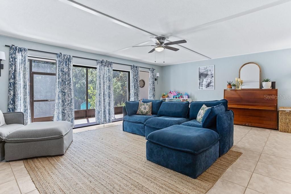 For Sale: $299,000 (3 beds, 2 baths, 1755 Square Feet)