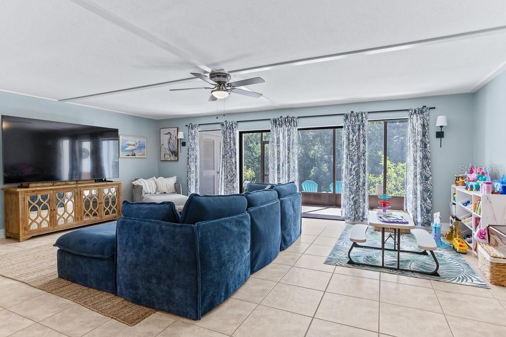 For Sale: $299,000 (3 beds, 2 baths, 1755 Square Feet)