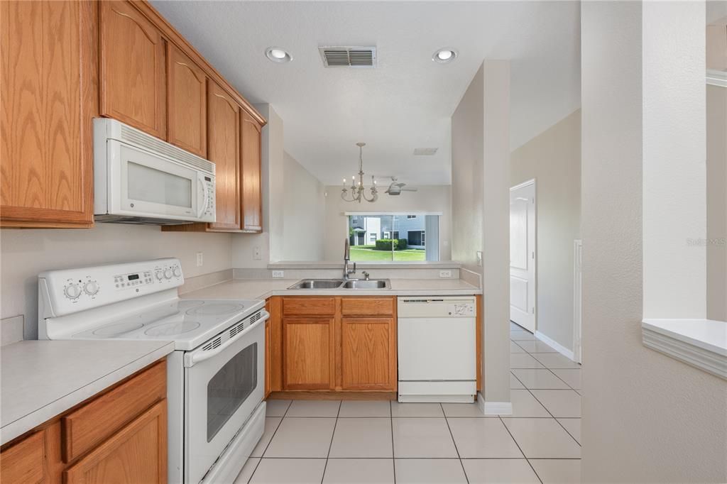 待售: $244,000 (2 贝兹, 2 浴室, 987 平方英尺)