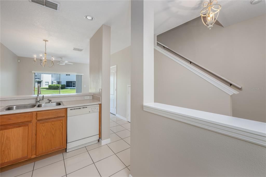 待售: $244,000 (2 贝兹, 2 浴室, 987 平方英尺)