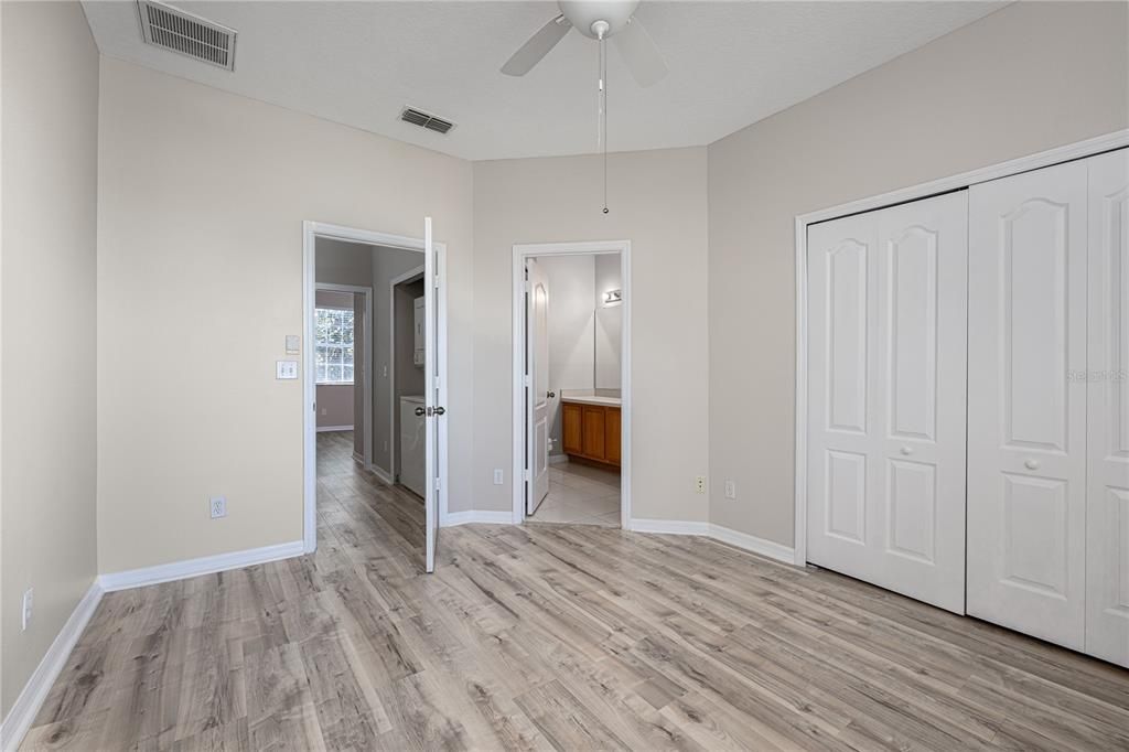 待售: $244,000 (2 贝兹, 2 浴室, 987 平方英尺)