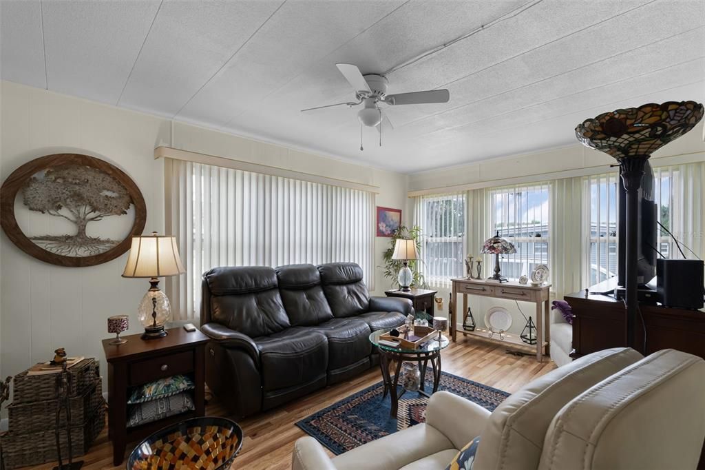 For Sale: $74,500 (1 beds, 1 baths, 624 Square Feet)