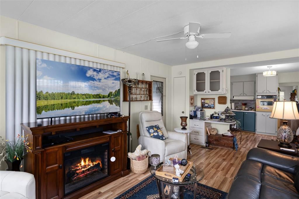 For Sale: $74,500 (1 beds, 1 baths, 624 Square Feet)