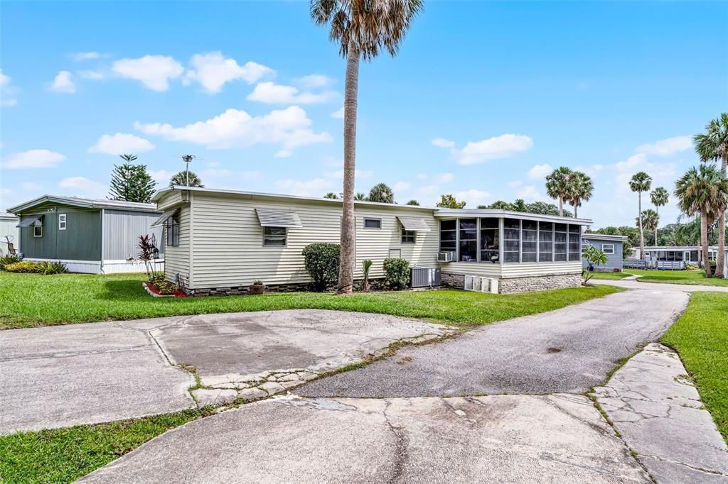 For Sale: $74,500 (1 beds, 1 baths, 624 Square Feet)