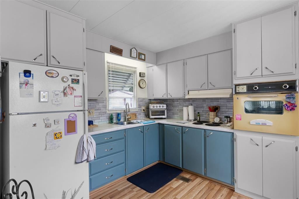 For Sale: $74,500 (1 beds, 1 baths, 624 Square Feet)