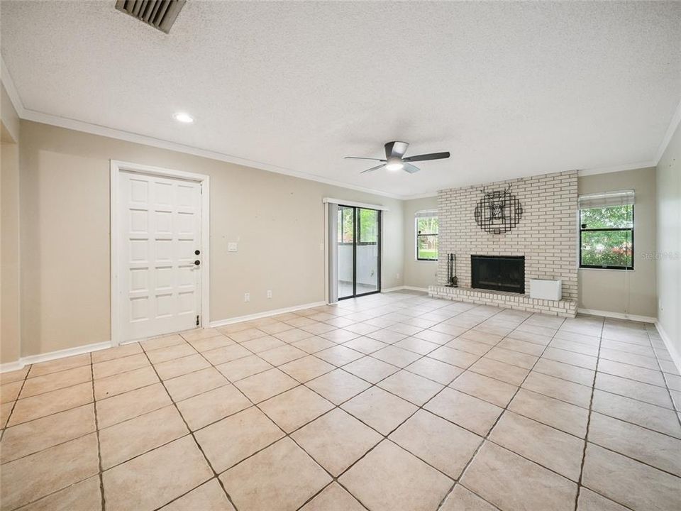 For Sale: $229,900 (2 beds, 2 baths, 1602 Square Feet)