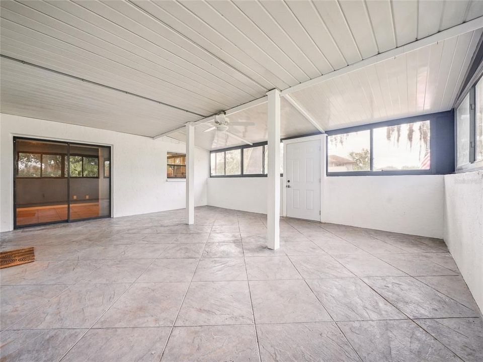 For Sale: $229,900 (2 beds, 2 baths, 1602 Square Feet)