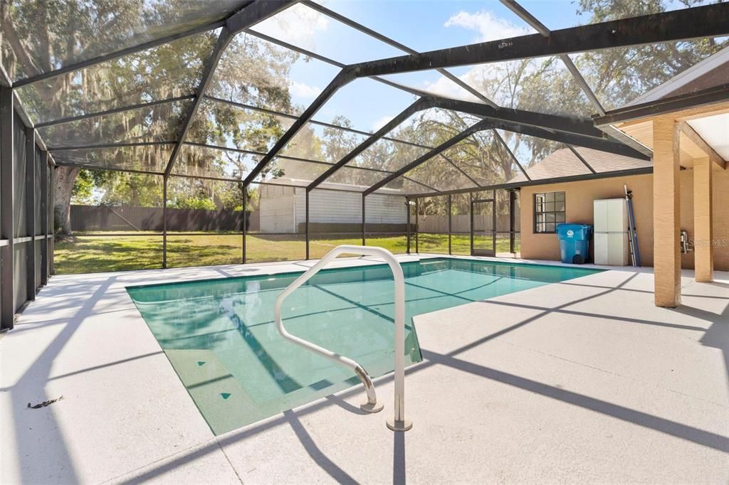 Activo con contrato: $435,000 (3 camas, 2 baños, 2027 Pies cuadrados)