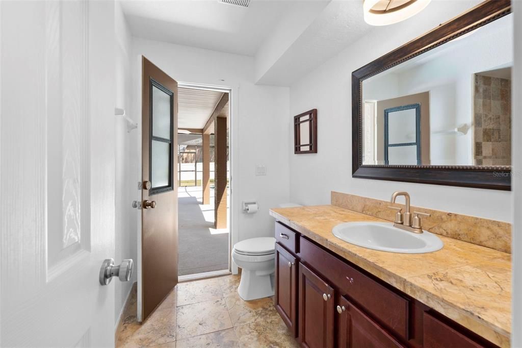 Activo con contrato: $435,000 (3 camas, 2 baños, 2027 Pies cuadrados)