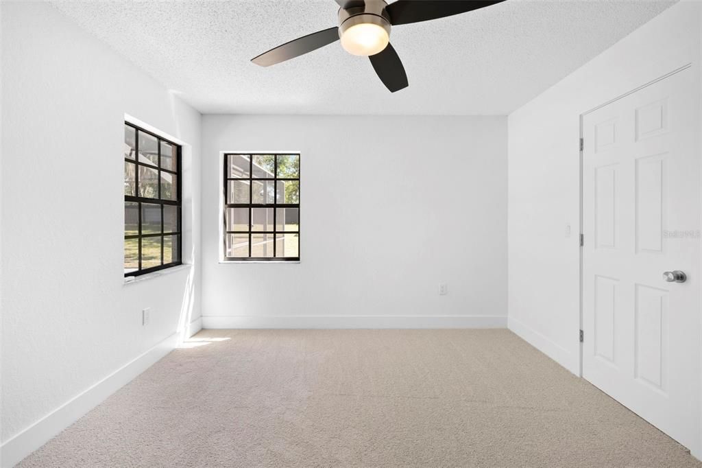 Activo con contrato: $435,000 (3 camas, 2 baños, 2027 Pies cuadrados)