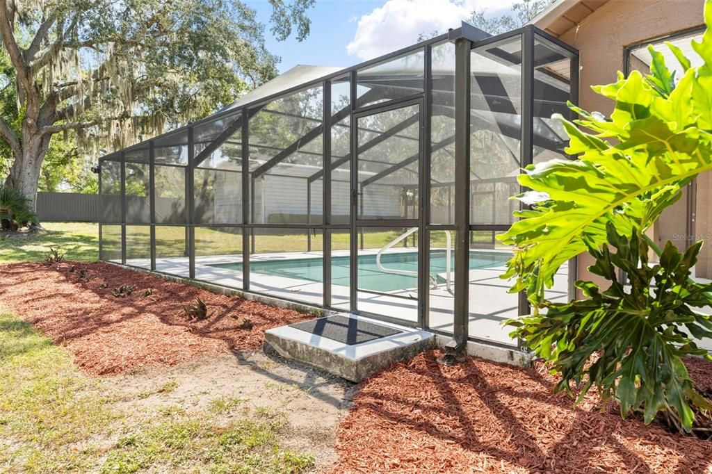 Activo con contrato: $435,000 (3 camas, 2 baños, 2027 Pies cuadrados)