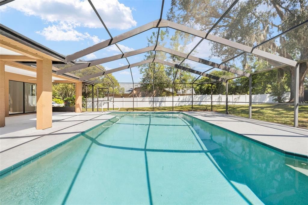 Activo con contrato: $435,000 (3 camas, 2 baños, 2027 Pies cuadrados)