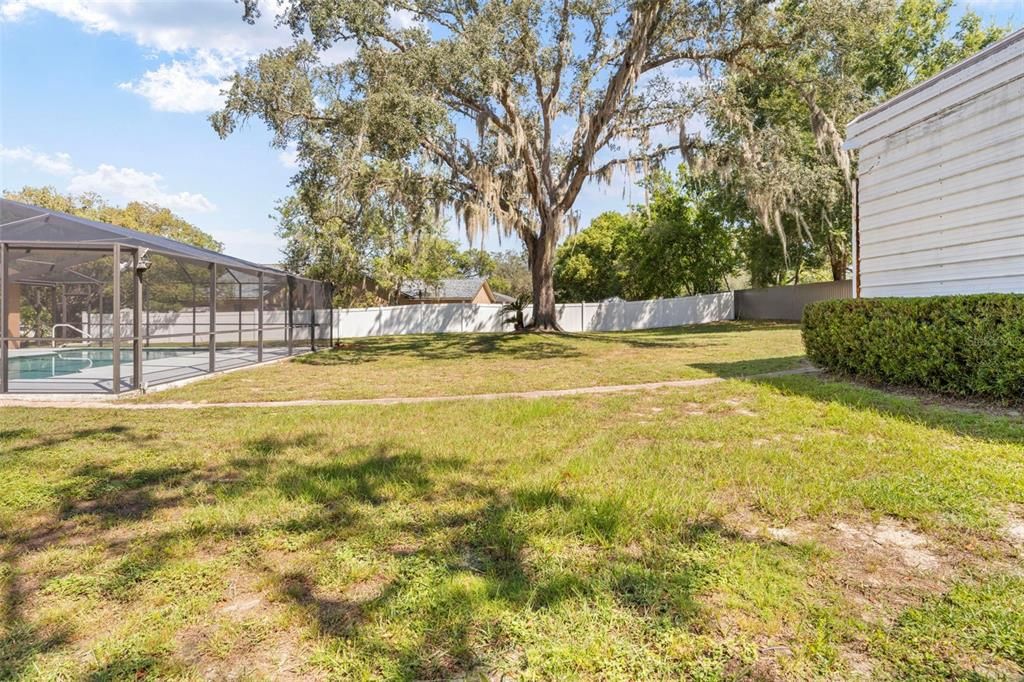 Activo con contrato: $435,000 (3 camas, 2 baños, 2027 Pies cuadrados)