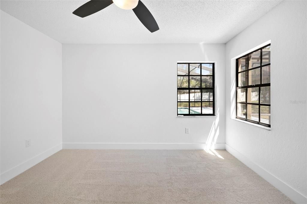 Activo con contrato: $435,000 (3 camas, 2 baños, 2027 Pies cuadrados)