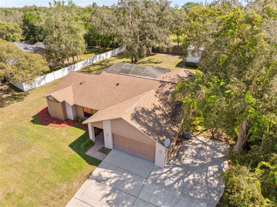 Activo con contrato: $435,000 (3 camas, 2 baños, 2027 Pies cuadrados)