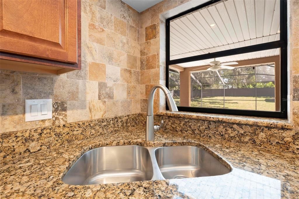 Activo con contrato: $435,000 (3 camas, 2 baños, 2027 Pies cuadrados)