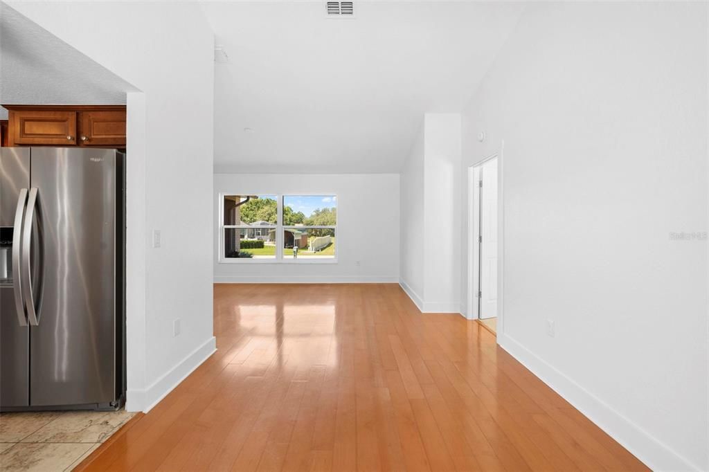 Activo con contrato: $435,000 (3 camas, 2 baños, 2027 Pies cuadrados)