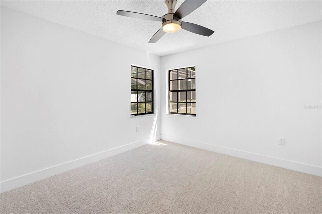 Activo con contrato: $435,000 (3 camas, 2 baños, 2027 Pies cuadrados)