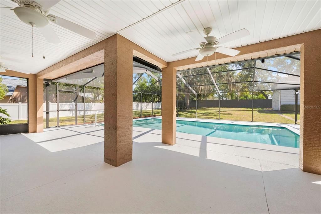 Activo con contrato: $435,000 (3 camas, 2 baños, 2027 Pies cuadrados)