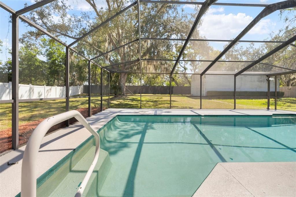 Activo con contrato: $435,000 (3 camas, 2 baños, 2027 Pies cuadrados)