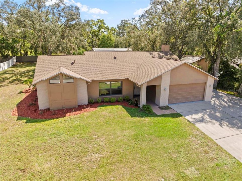 Activo con contrato: $435,000 (3 camas, 2 baños, 2027 Pies cuadrados)