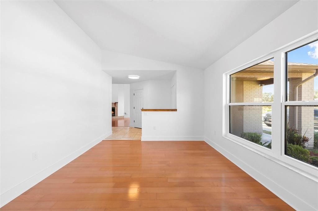 Activo con contrato: $435,000 (3 camas, 2 baños, 2027 Pies cuadrados)