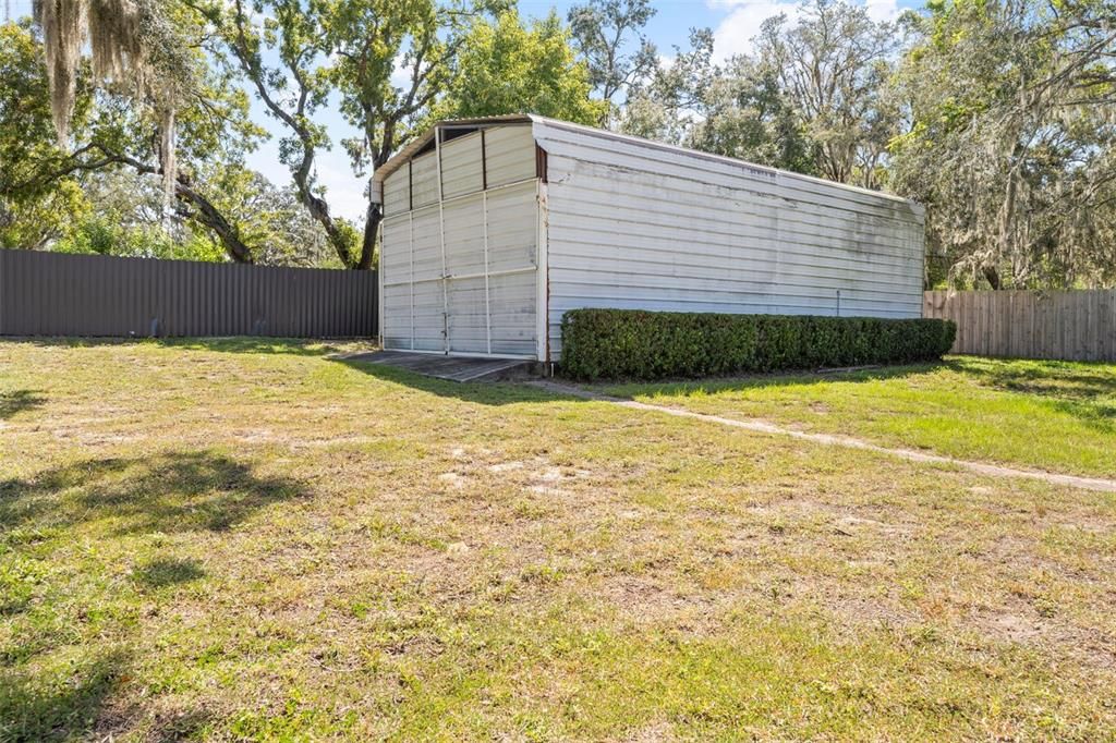 Activo con contrato: $435,000 (3 camas, 2 baños, 2027 Pies cuadrados)