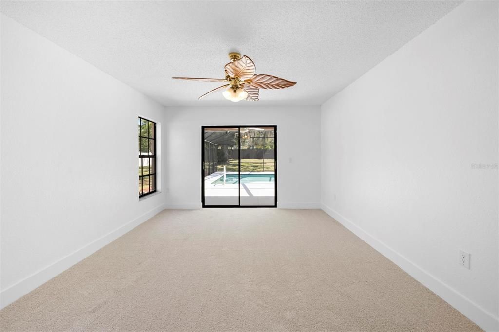 Activo con contrato: $435,000 (3 camas, 2 baños, 2027 Pies cuadrados)