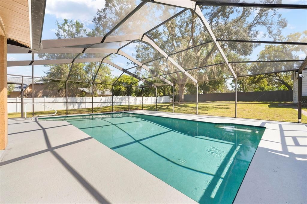 Activo con contrato: $435,000 (3 camas, 2 baños, 2027 Pies cuadrados)