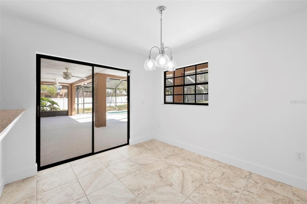 Activo con contrato: $435,000 (3 camas, 2 baños, 2027 Pies cuadrados)