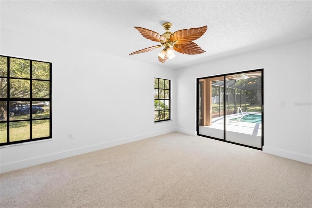 Activo con contrato: $435,000 (3 camas, 2 baños, 2027 Pies cuadrados)